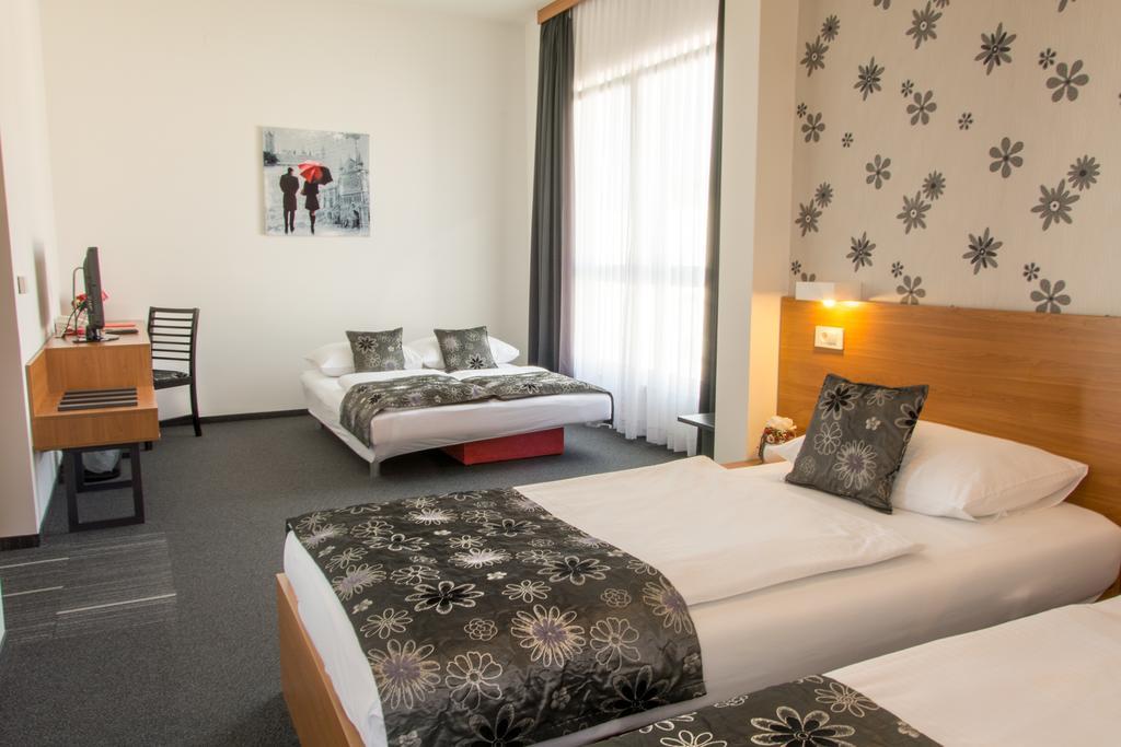 Hotel Delminivm Zagreb Bagian luar foto